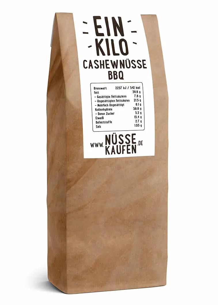 Eine Tüte mit 1 kilogramm A-Qualität BBQ Cashewnüssen von NüsseKaufen.de