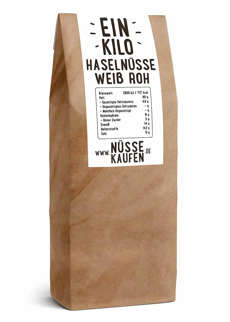 Eine Tüte mit einem Kilo weißer Haselnüsse von NüsseKaufen.de