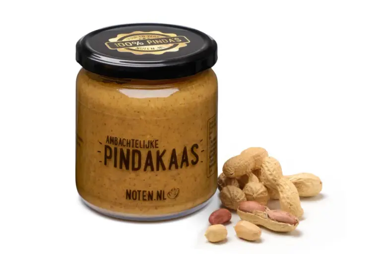 Hausgemachte, naturreine Erdnussbutter